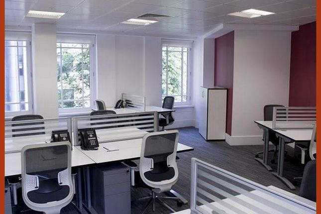 Office to let in EC1A