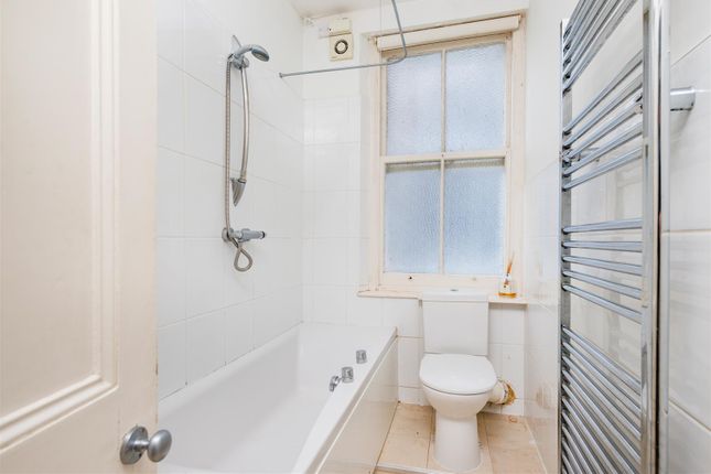 Flat to rent in Drive Mansions, Fulham Road, Fulham