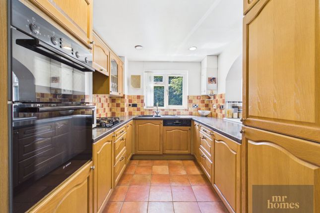 31, Clos Y Cwarra, Cardiff photo 5