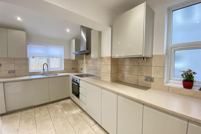 86, Deans Lane, Edgware photo 2
