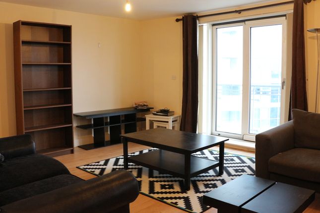 Flat 49, The Round House, Gunwharf Quays, Hampshire photo 4
