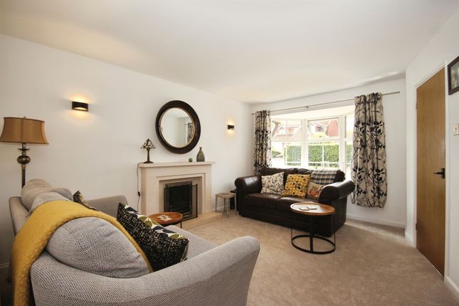 59, Stoneton Crescent, Balsall Common photo 3