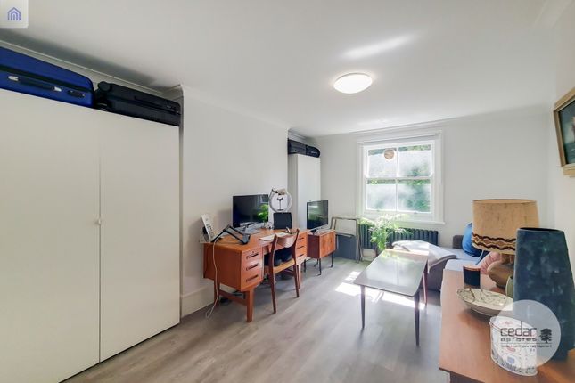 Flat 3 33, Dennington Park Road, London photo 4
