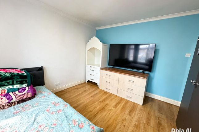 165, Lyon Park Avenue, Wembley photo 2