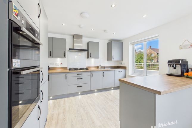 45 Broad Lane, Weston Turville photo 4