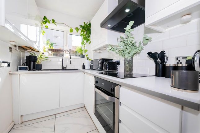 31, Blackdown Road, Camberley photo 4