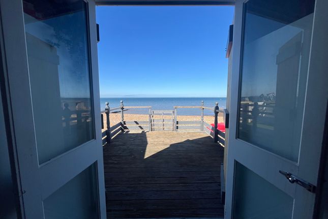 Hut 24, Harbour Beach, Whitstable photo 2