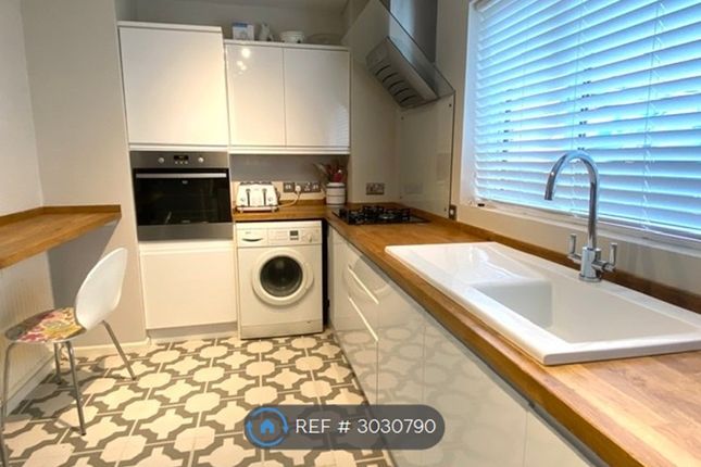 Flat, Cedar Court Christchurch Road, Winchester photo 5