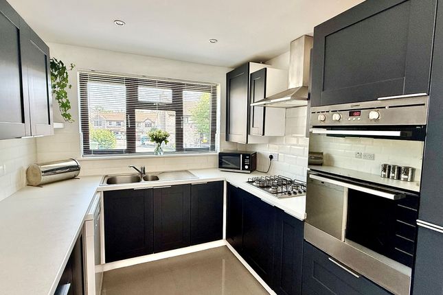 24 Kings Oak Meadow, Bristol photo 3