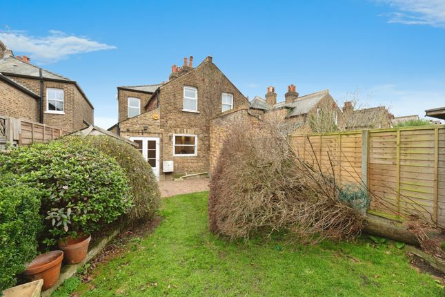 3, Jubilee Villas, Esher photo 2