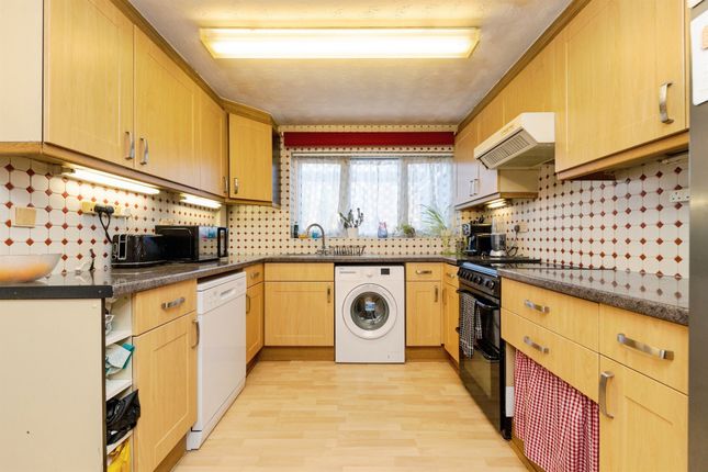 199, Canterbury Way, Stevenage photo 2