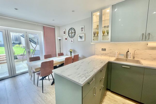 3, Fenton Close, Potters Bar photo 3