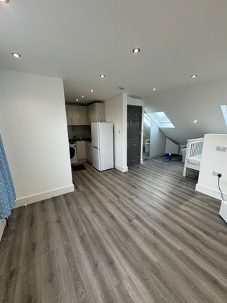 Thumbnail Room to rent in Bulstrode Avenue, Hounslow