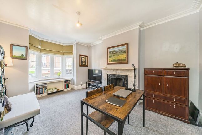 Flat 2, 11, The Avenue, Sunbury-On-Thames photo 2
