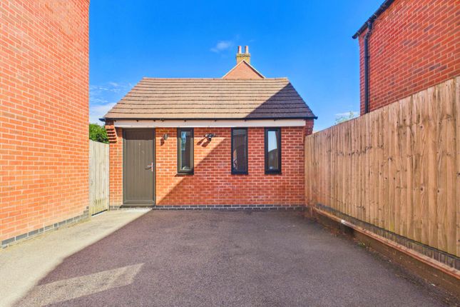 31, Jubilee Way, Hinckley photo 3