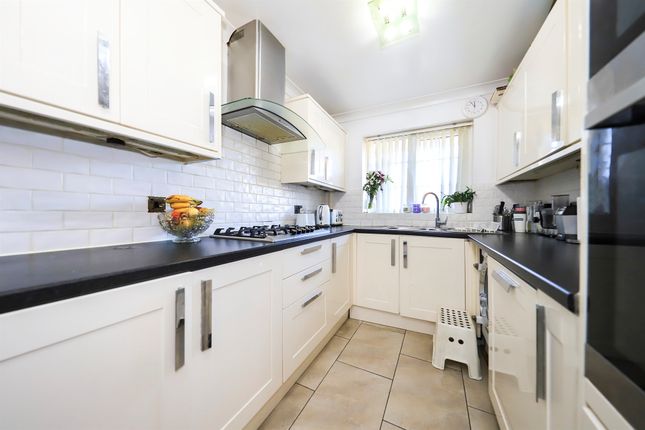 21, Brunslow Close, Wolverhampton photo 4