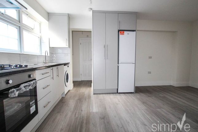 Snowdon Crescent, Hayes Middlesex photo 3