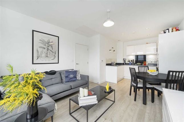 Flat for sale in Cricklewood Lane, London