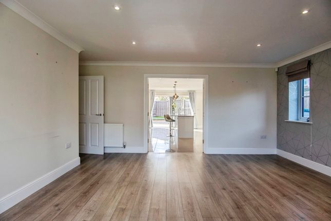 8, Churchfield Meadow, Worcester photo 4