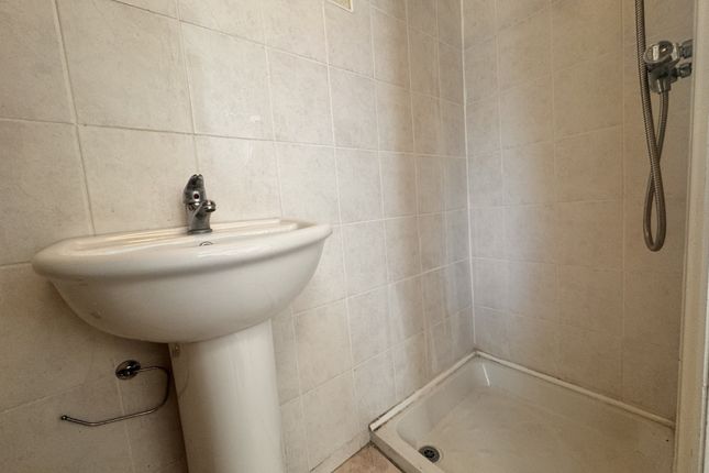 Flat 1, 550, Great West Road, Hounslow photo 4