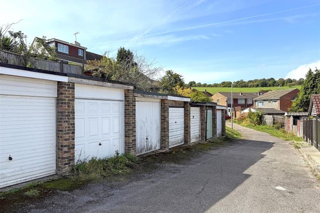 7, Standean Close, Brighton photo 3