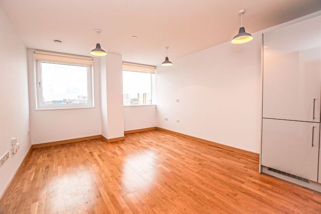 53 Highbanks, Southchurch Avenue, Southend-On-Sea photo 4