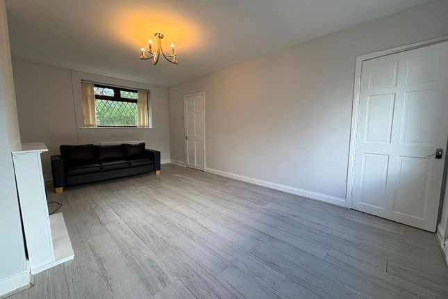 203 Rowrah Crescent, Manchester photo 3