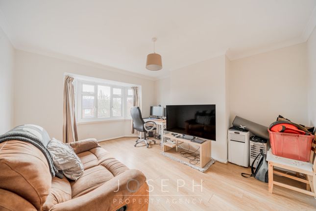 24 Swansea Avenue, Ipswich photo 2