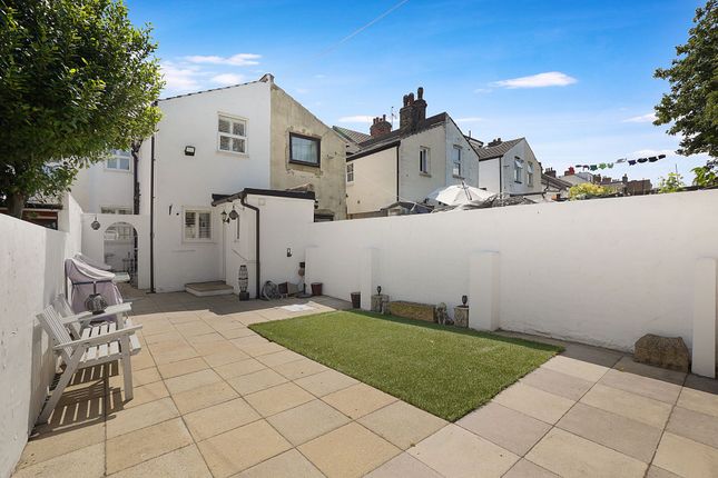 34 Pagitt Street, Chatham photo 2