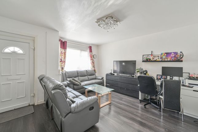 Rayners Lane, South Harrow photo 3