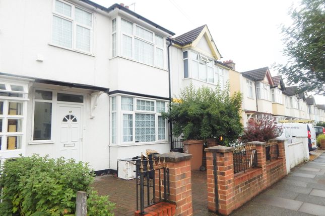 Room to rent in Colwood Gardens, Colliers Wood, London