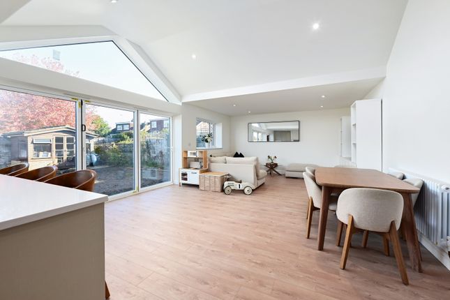 Rosemary Gardens, Camberley photo 2