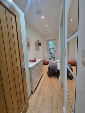 Thumbnail Flat to rent in Loampit Hill, London