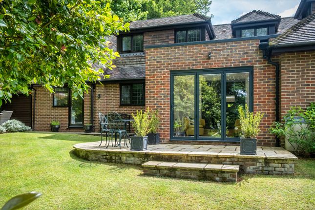 17, Fernden Heights, Haslemere photo 2