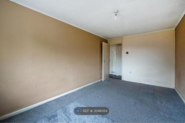 York Court, Kingsway Gardens, Andover photo 5