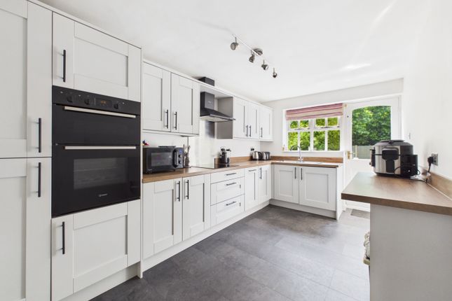 45, Landseer Avenue, Wakefield photo 2