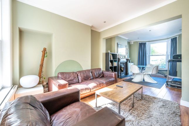 2-bed house on Caistor Park Road, Stratford, £2,350/mo