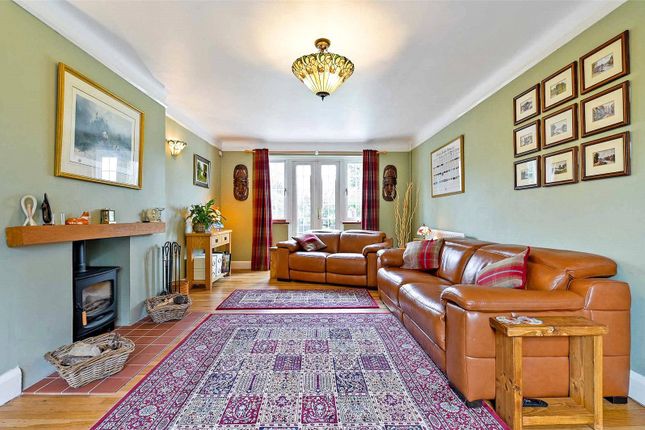 17, Slough Road, Datchet photo 3