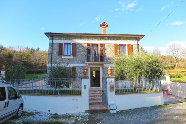 Detached house for sale in Massa-Carrara, Tresana, Italy