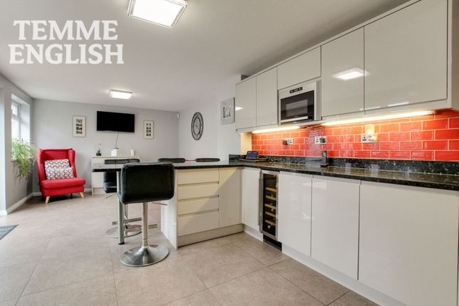 66 Deirdre Avenue, Wickford photo 5