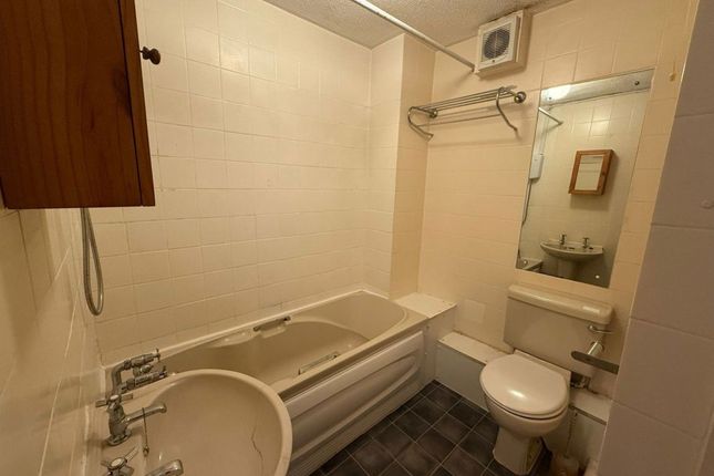 90, Braemar Gardens, Cippenham photo 4