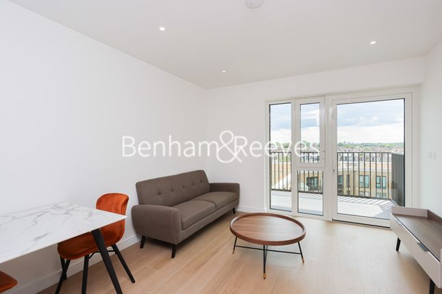 Flat to rent in Holland House, Parrs Way