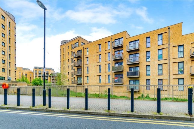 Flat for sale in Cabot Close, Croydon, Surrey
