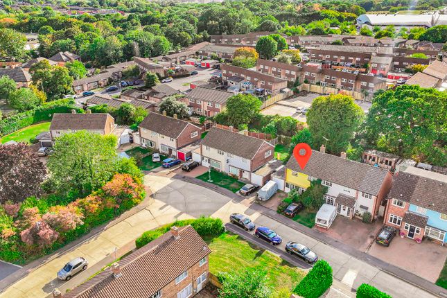 129 Broadfield, Harlow photo 2