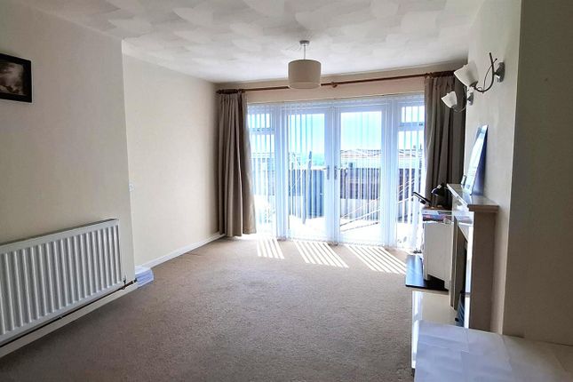10, Bredon Close, Risca photo 2