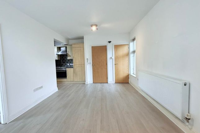 Flat 3, Manchester Road, Bury photo 2