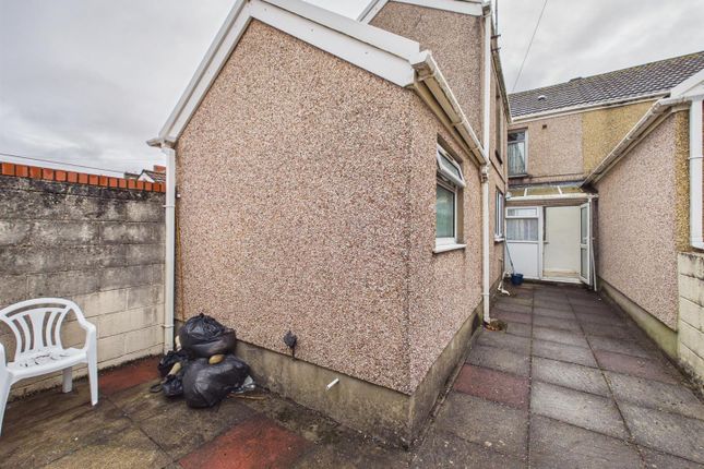 9, Druce Street, Llanelli photo 2