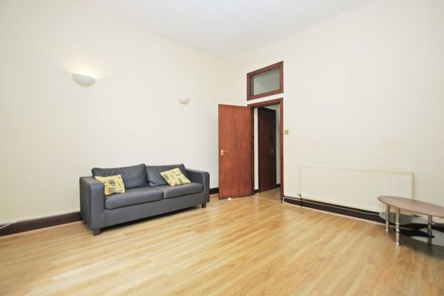 Flat, 6, Oakfield House, Kirkstall photo 2