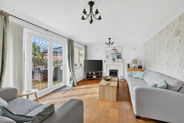 5, Elmhurst Avenue, South Benfleet photo 3