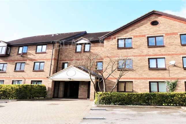 Thumbnail Flat to rent in Deanery Close, London